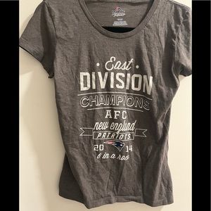 Medium patriots shirt